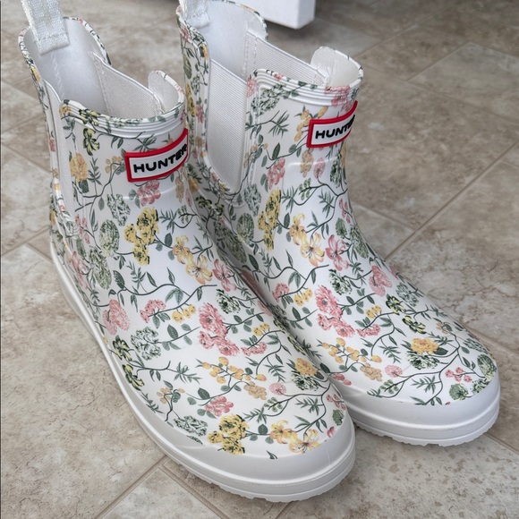 Hunter Shoes - Hunter White Floral Patterned Boots